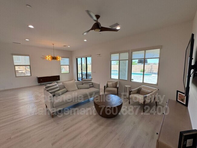 Building Photo - 74635 Tesla Dr