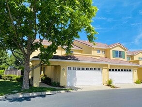 Building Photo - Elegant and Move-In Ready 4BD/3BA, Two-Sto...