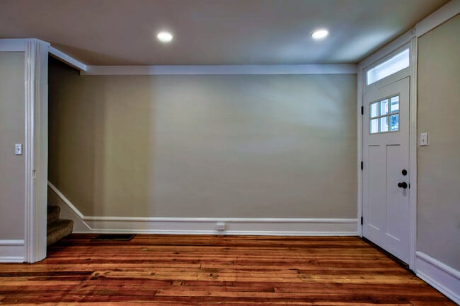 Building Photo - 1115 Frances Ave