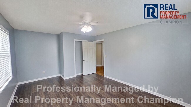 Building Photo - Charming 3 BD/2 BA Home Just 2 Miles from Camp Lejeune Main Gate