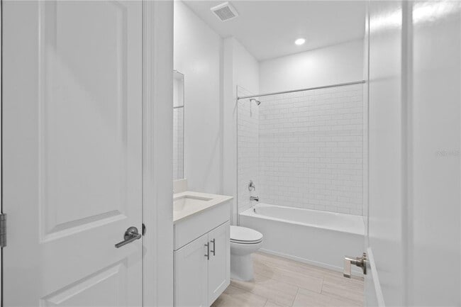 Building Photo - 18156 Pleasantview Blvd