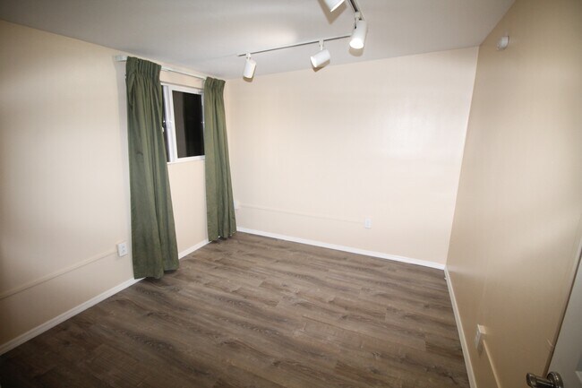 Building Photo - 7932 E Rosewood St