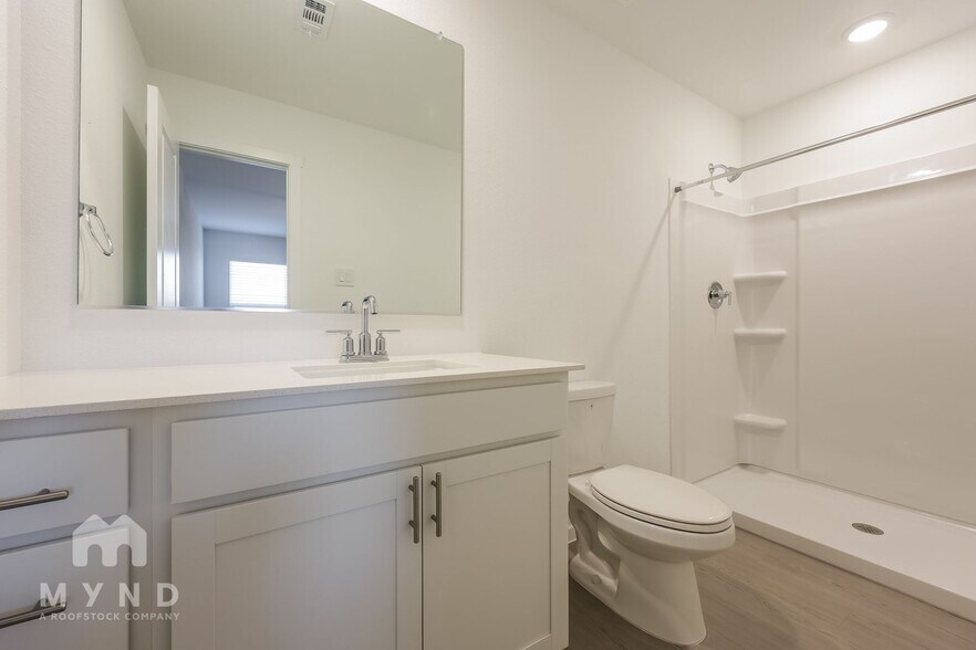 Building Photo - 2700 Ctr Crk Ln