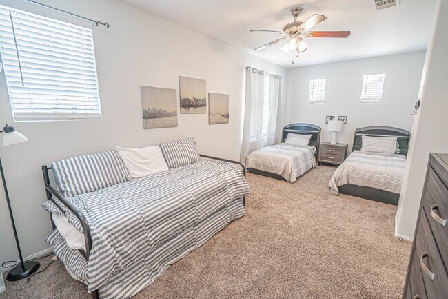 Building Photo - Fully Furnished House - Short Term Lease -...