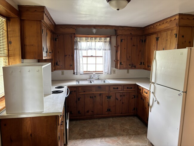 Kitchen - 12508 Schwartz Rd