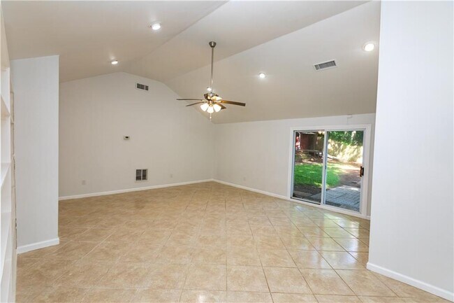 Building Photo - 1392 Lively Ridge Rd NE