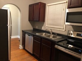 Building Photo - 215 Melrose Ct