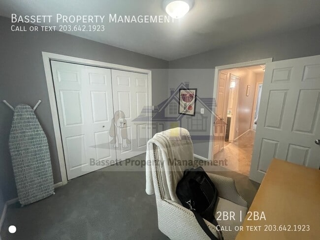 Building Photo - 40 Manorwood Dr