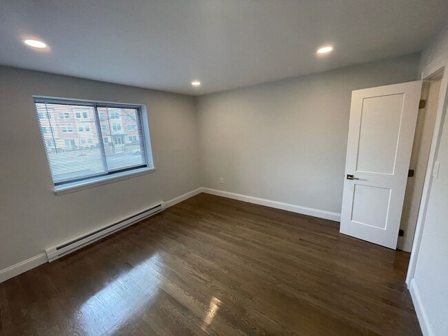 Building Photo - 2-bed + 2-bath Brookline Luxury Condo