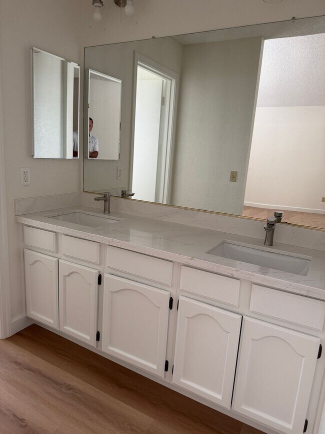 Building Photo - 230 Bridgeside Cir