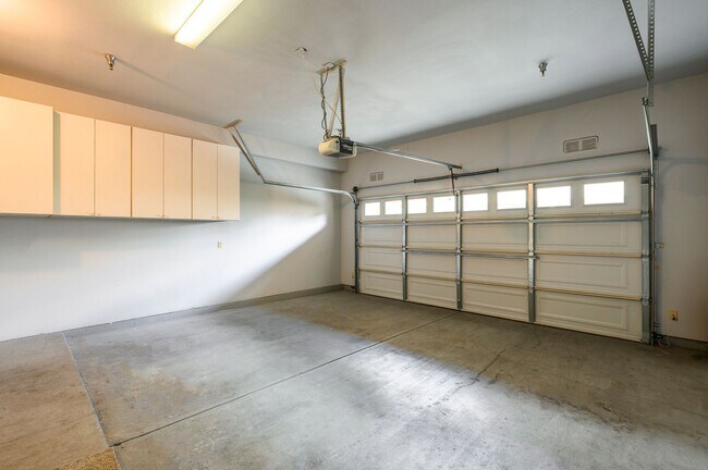 Building Photo - Three bedroom condo for lease in Arcadia