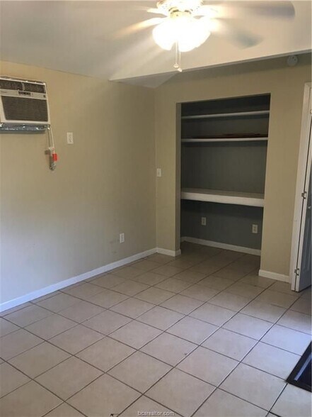 Building Photo - 500 Nagle St