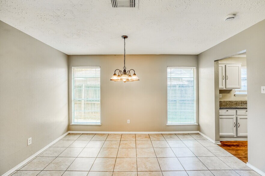 Building Photo - 20110 River Brook Dr