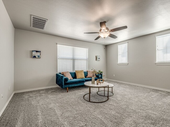 Building Photo - Pool + Deer Creek Schools + 4 bedrooms + 3 car garage + Bonus Room