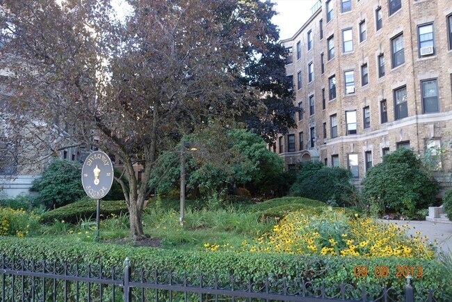 Building Photo - 118 Riverway St