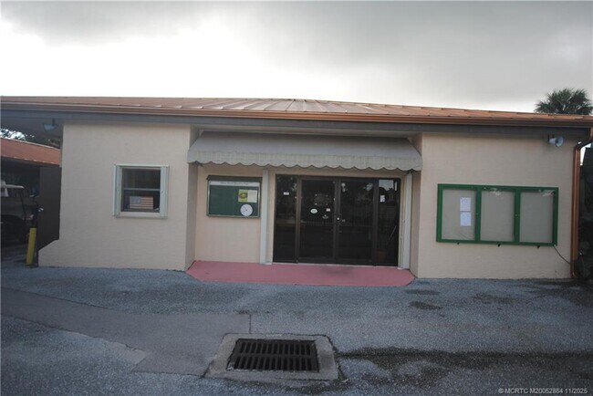 Building Photo - 5333 SE Miles Grant Rd