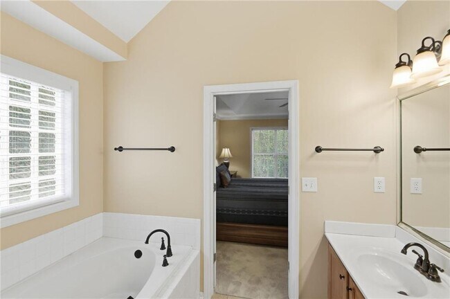 Building Photo - 4290 McClanes Ct