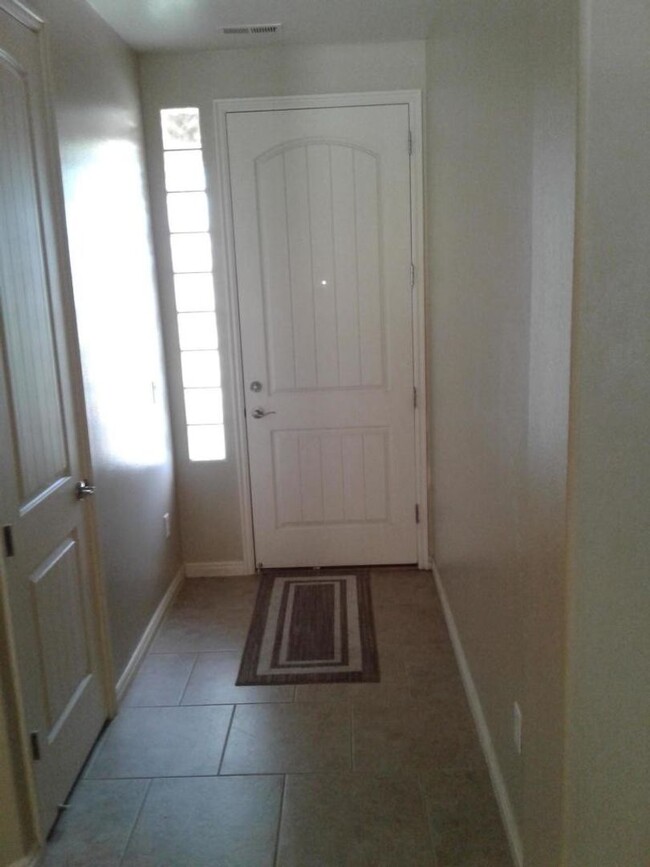 Building Photo - 3 bed 2 bath in Coral Canyon