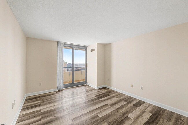 Building Photo - 526 Pacific Ave