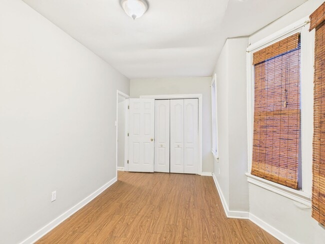 Building Photo - 3 Bedroom Single Family Home on Delaware St.