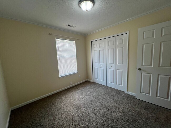 Building Photo - 111 Manx Dr