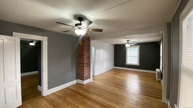 Building Photo - 26 Pine St