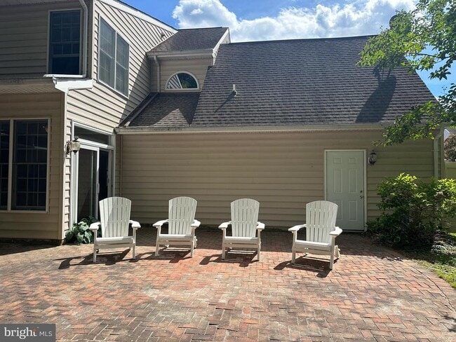 Building Photo - 28405 Pinehurst Cir