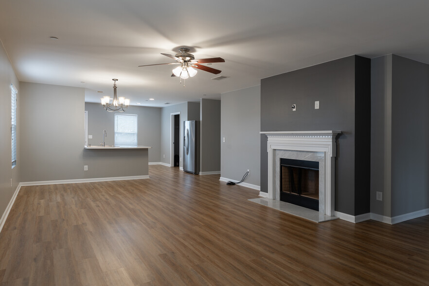 Living/Dinning - 644 Pemberton Dr