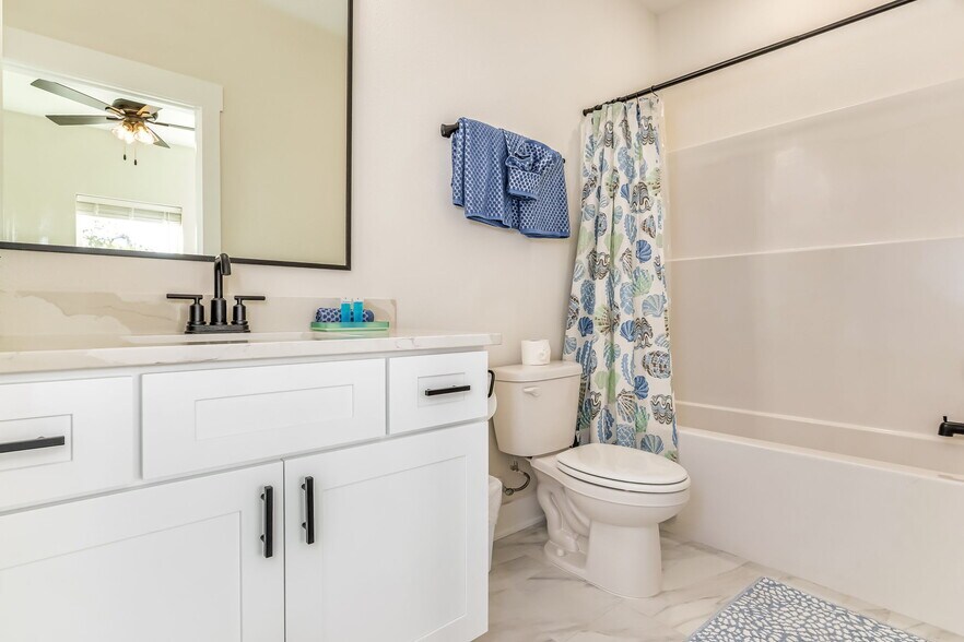 Building Photo - 536 N De Villiers St