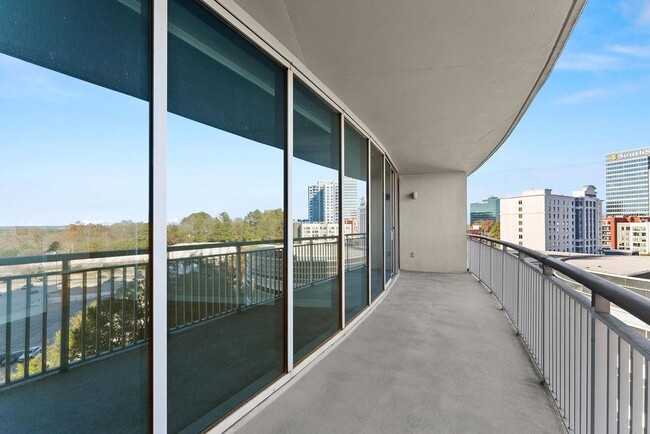 Building Photo - 3338 Peachtree Rd NE