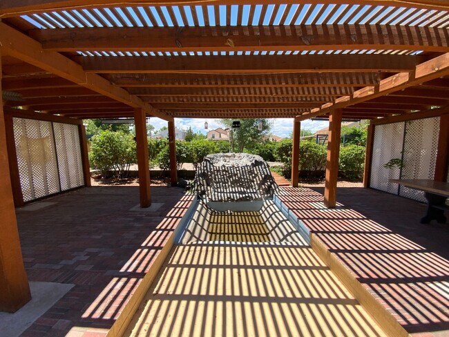 Building Photo - 3 Bedroom Home Available Near Golf Course ...