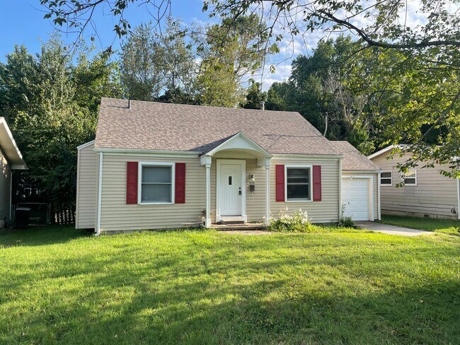 Primary Photo - Great 2 bedroom house