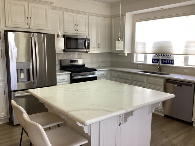 Building Photo - Live Oak