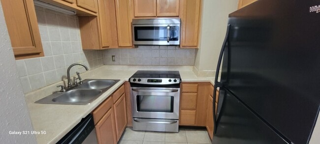 Building Photo - Sherwood Condo