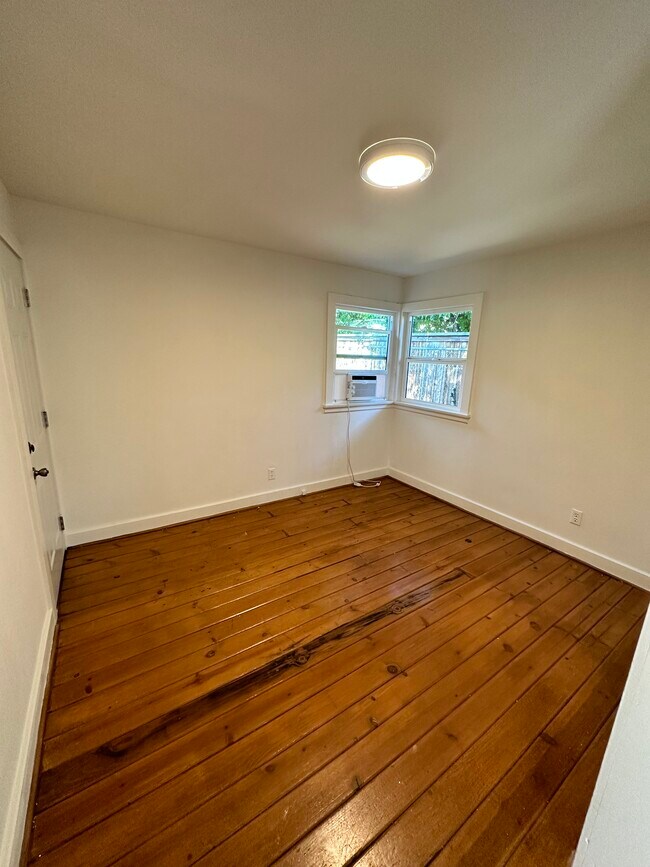 Building Photo - 189 S Roosevelt Ave