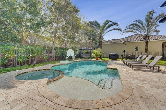 Building Photo - 1367 Camellia Cir