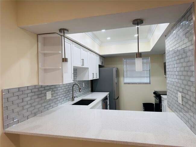Building Photo - 1750 Belleair Forest Dr
