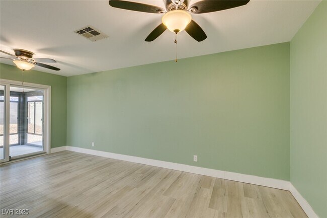 Building Photo - 605 Mosswood Dr