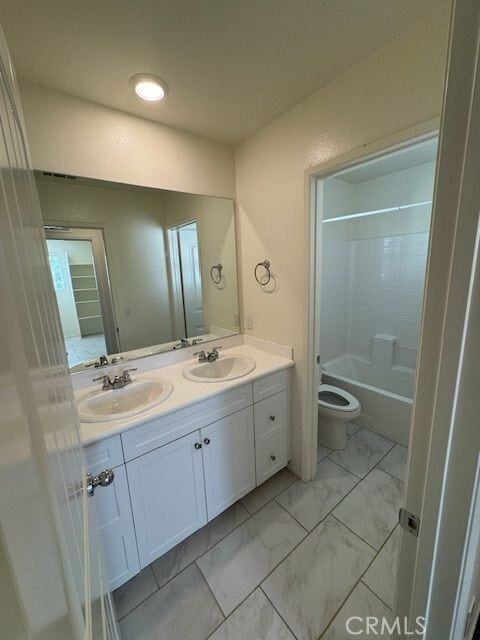 Building Photo - 30358 Village Knoll Dr