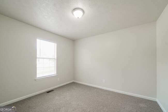 Building Photo - 322 Yale Ct