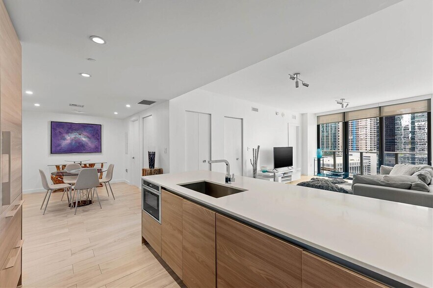 Building Photo - 1300 S Miami Ave