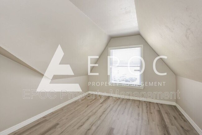 Building Photo - 1232 SW 30th St