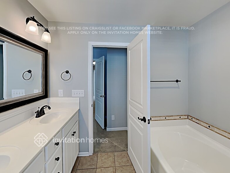 Building Photo - 11148 Green Spring Dr