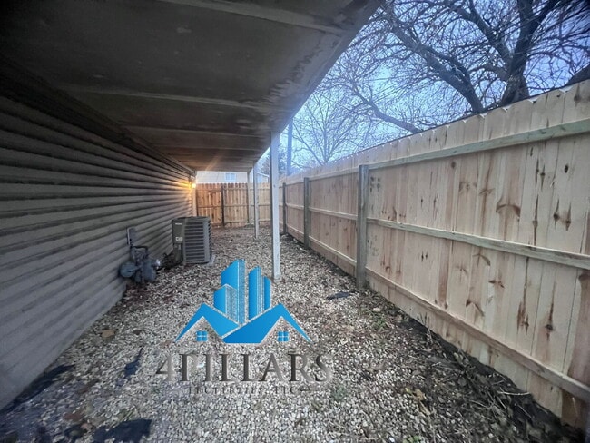 Building Photo - 403 Kenwood St