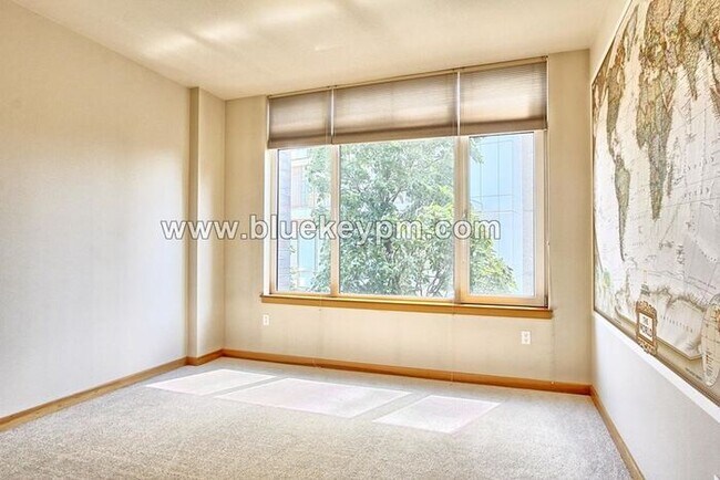 Building Photo - REDUCED RENT... #207- 1 Bed 1 Bath Condo in the Pearl District