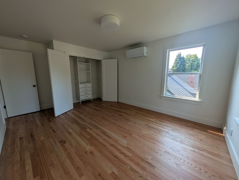 Building Photo - 5714 25th Ave NE