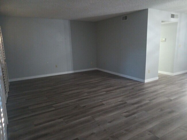 Building Photo - Desirable Two-Story Condo in the North East