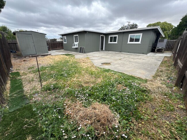 Building Photo - AVAILABLE! OPEN HOUSE SUNDAY 4:30-6:00 PM