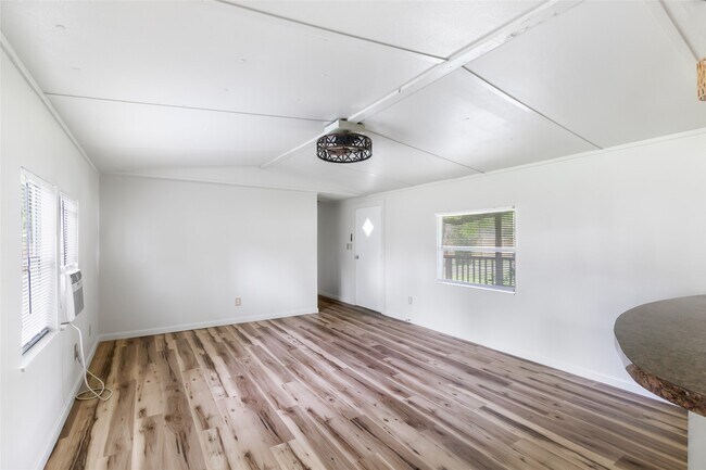 Building Photo - 204 1/2 Kerry Rd