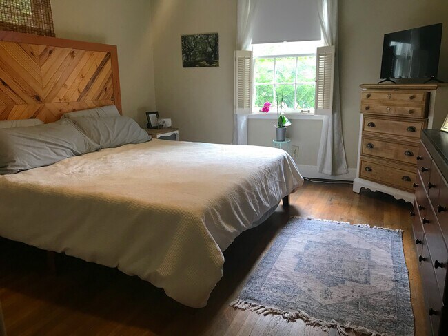 Building Photo - 2165 Collins Dr NW